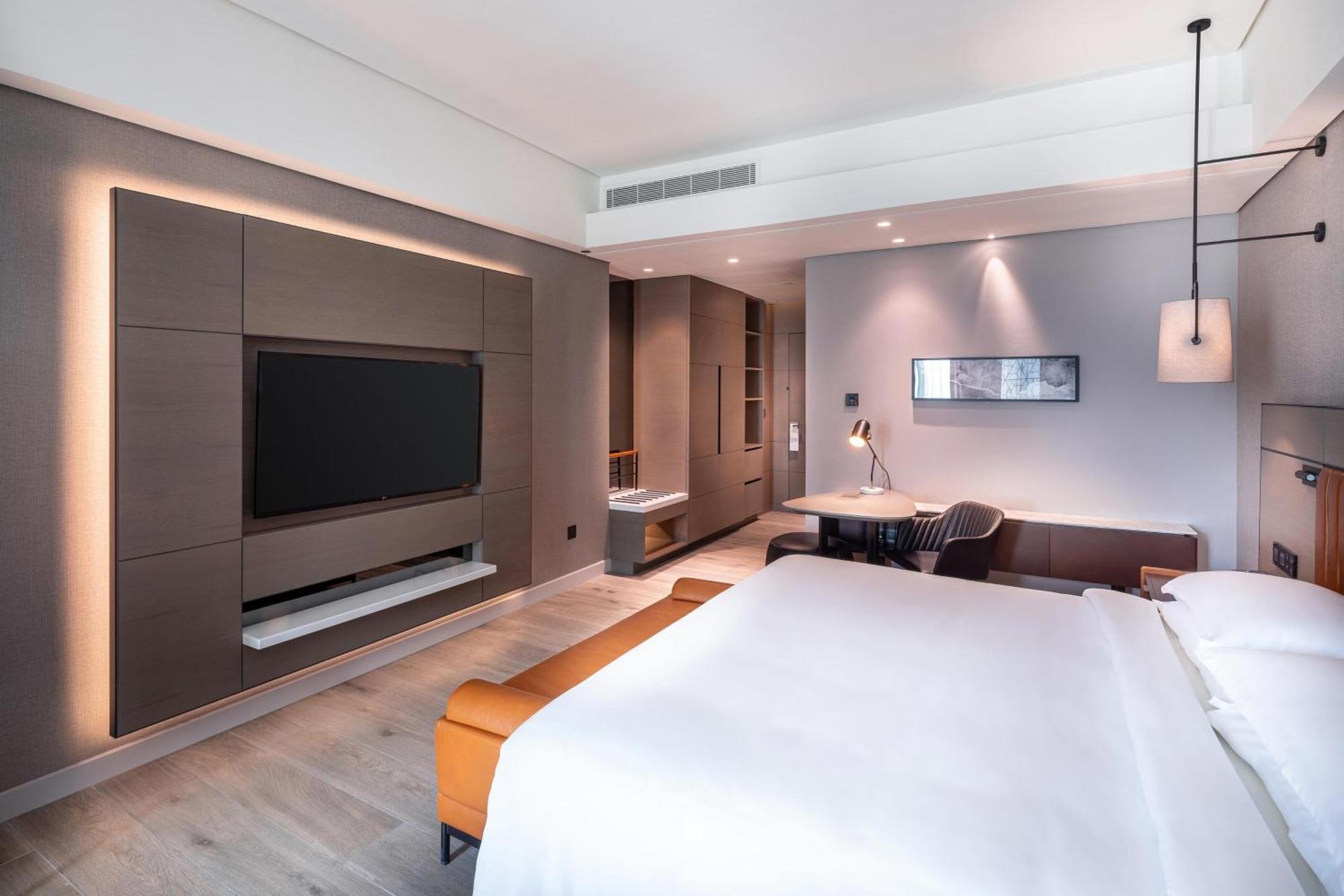 Sheraton Jeddah Hotel - Saudi Brothers Commercial Company Branch Exterior photo Deluxe Room