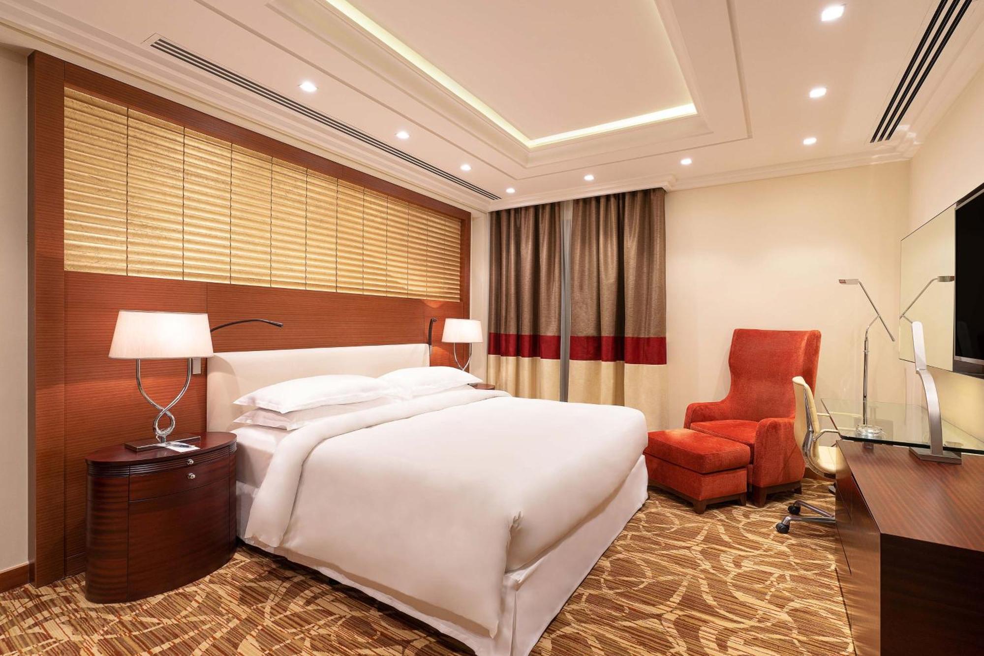 Sheraton Jeddah Hotel - Saudi Brothers Commercial Company Branch Exterior photo Deluxe Room